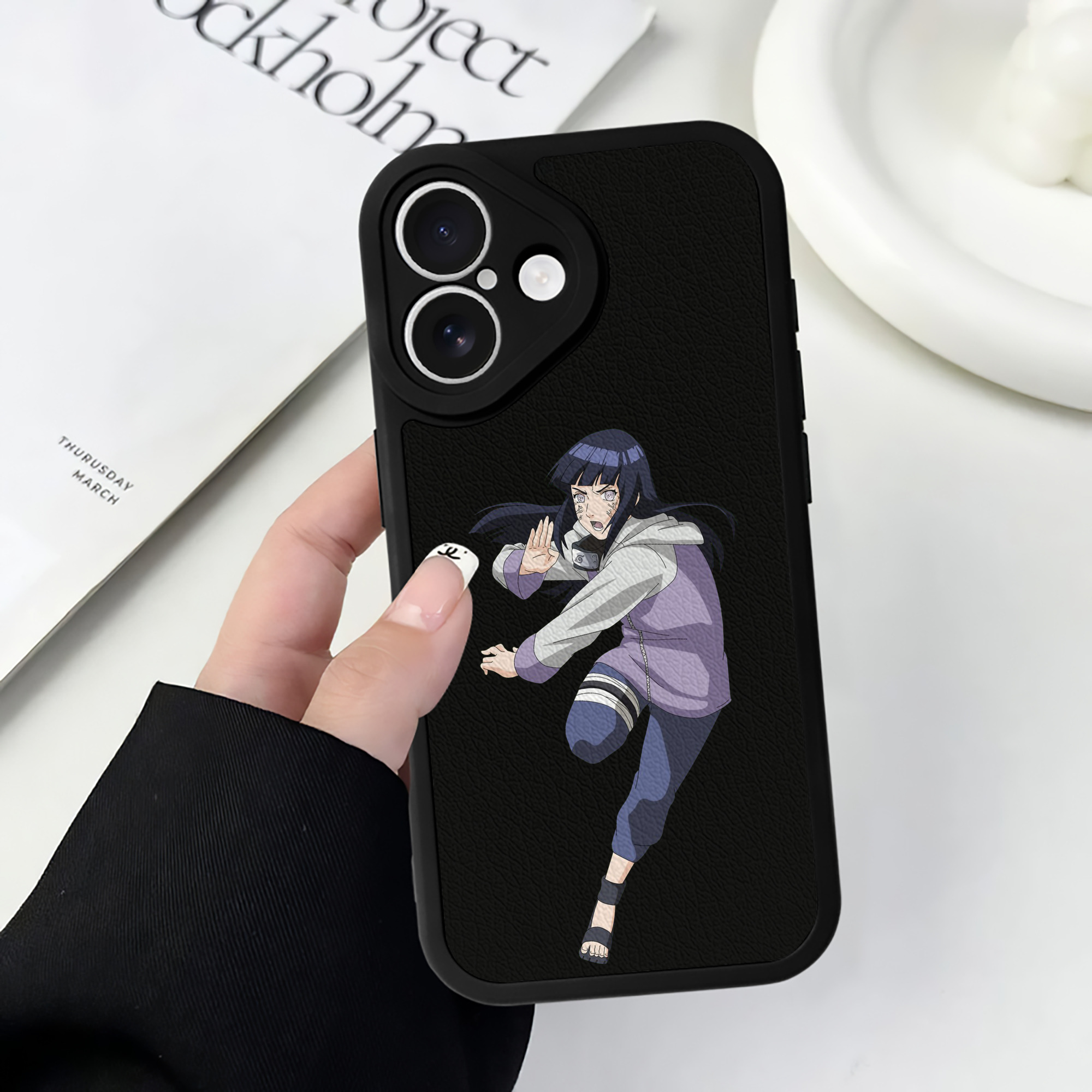 （画像用） NARUTO -ナルト- 日向ヒナタ Hyūga Hinata 【iPhone 16シリーズ対応】シリコンスマホケース（レザー調） 材質：シリコン